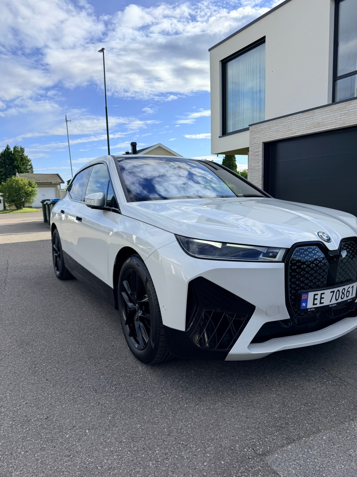 BMW iX xDrive40, 326ps, 2023