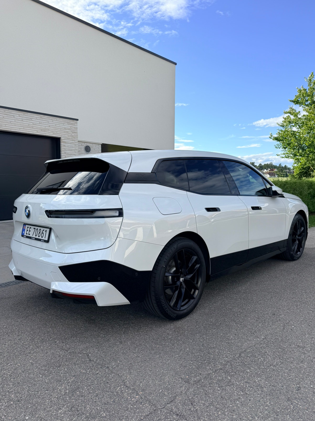 BMW iX xDrive40, 326ps, 2023