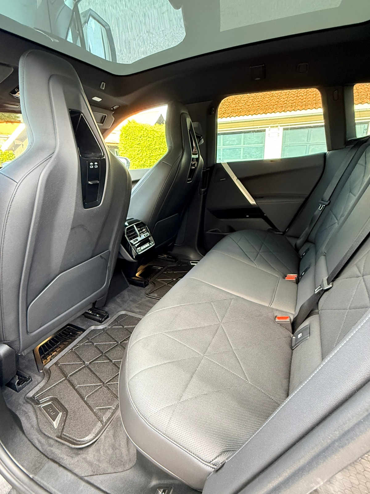 BMW iX xDrive40, 326ps, 2023