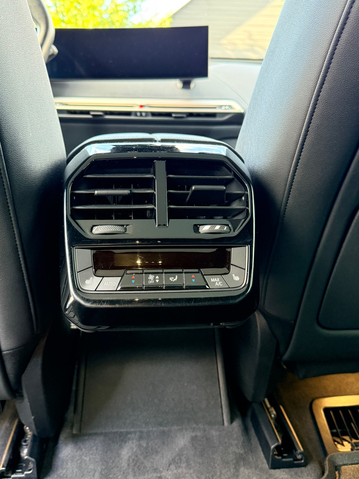 BMW iX xDrive40, 326ps, 2023