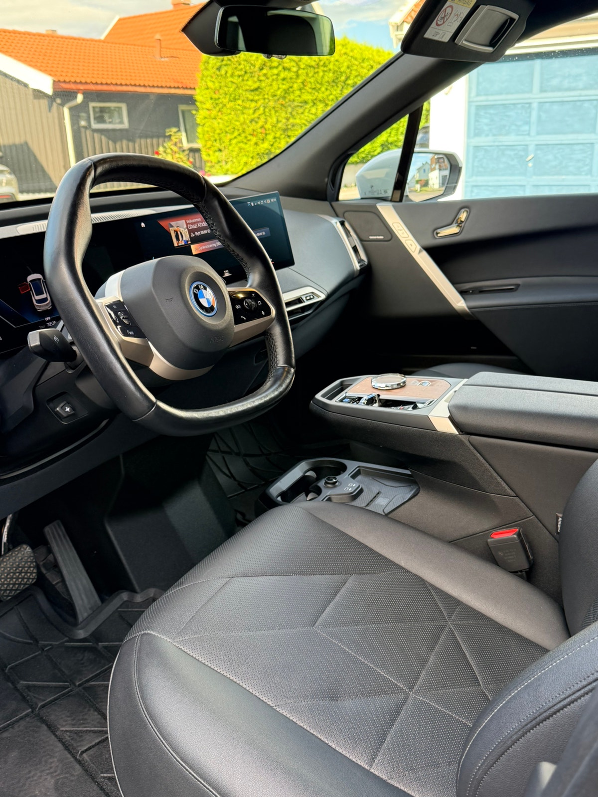 BMW iX xDrive40, 326ps, 2023