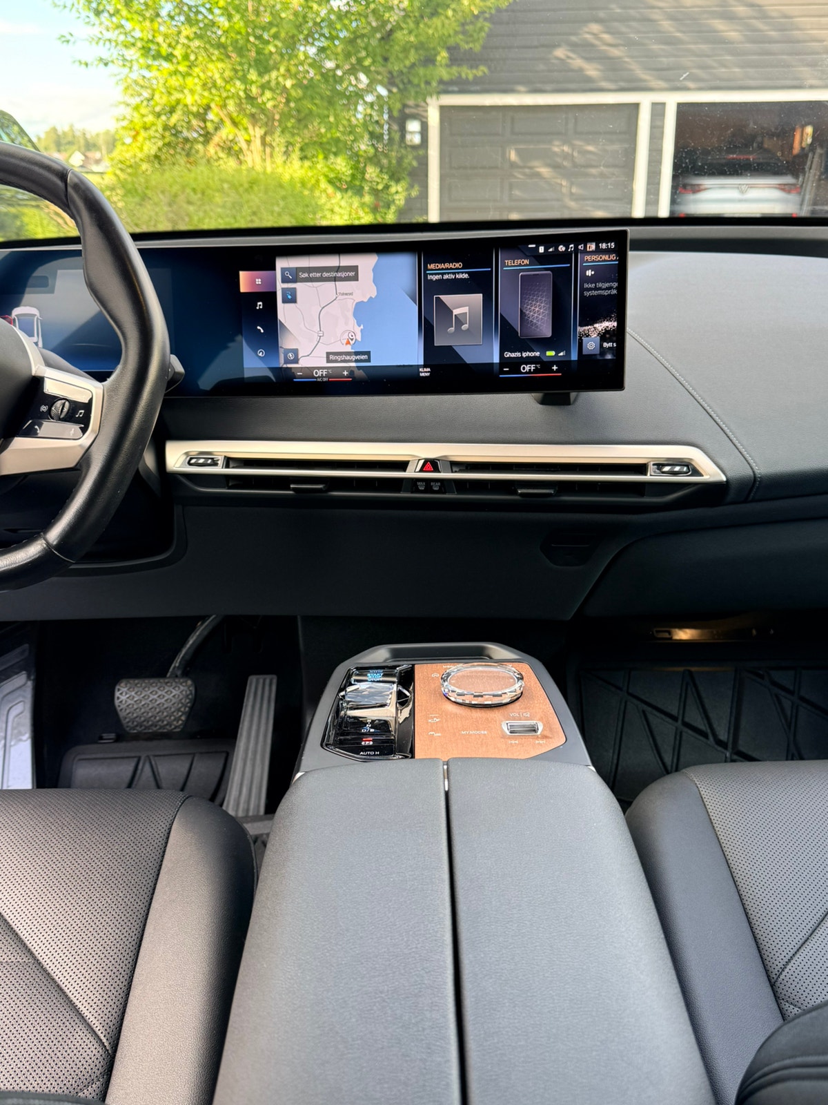 BMW iX xDrive40, 326ps, 2023