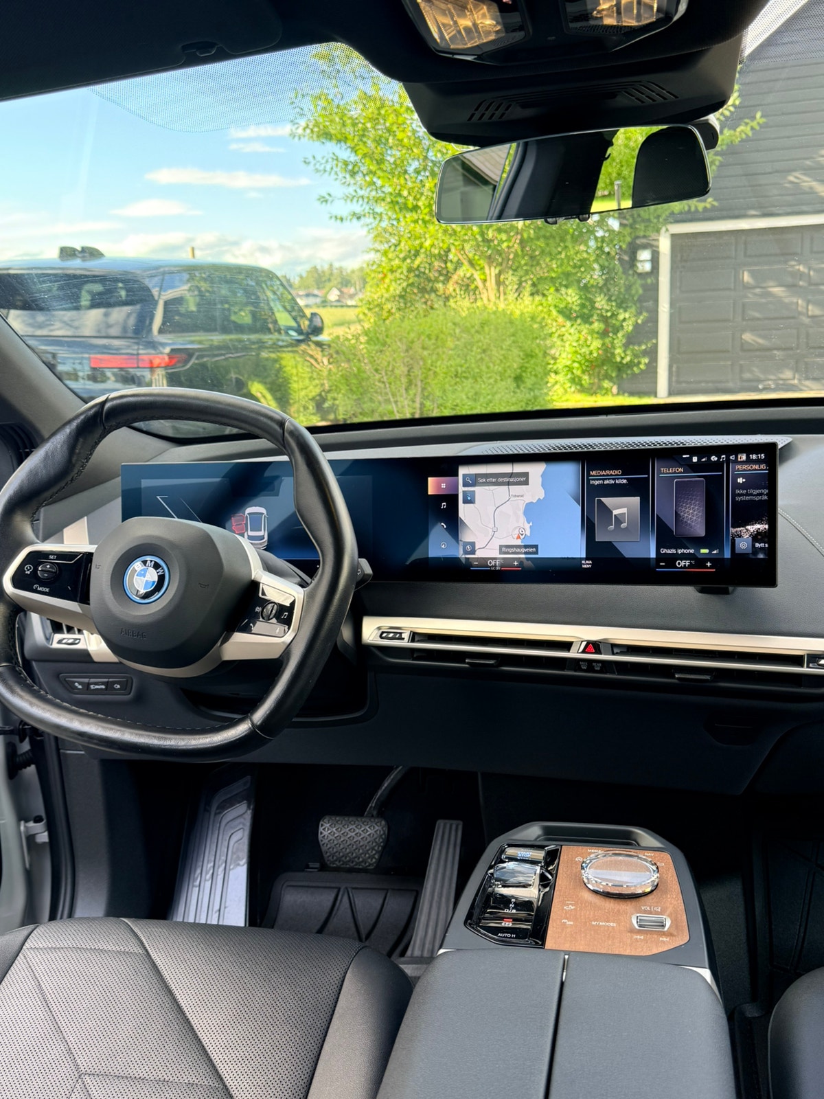 BMW iX xDrive40, 326ps, 2023