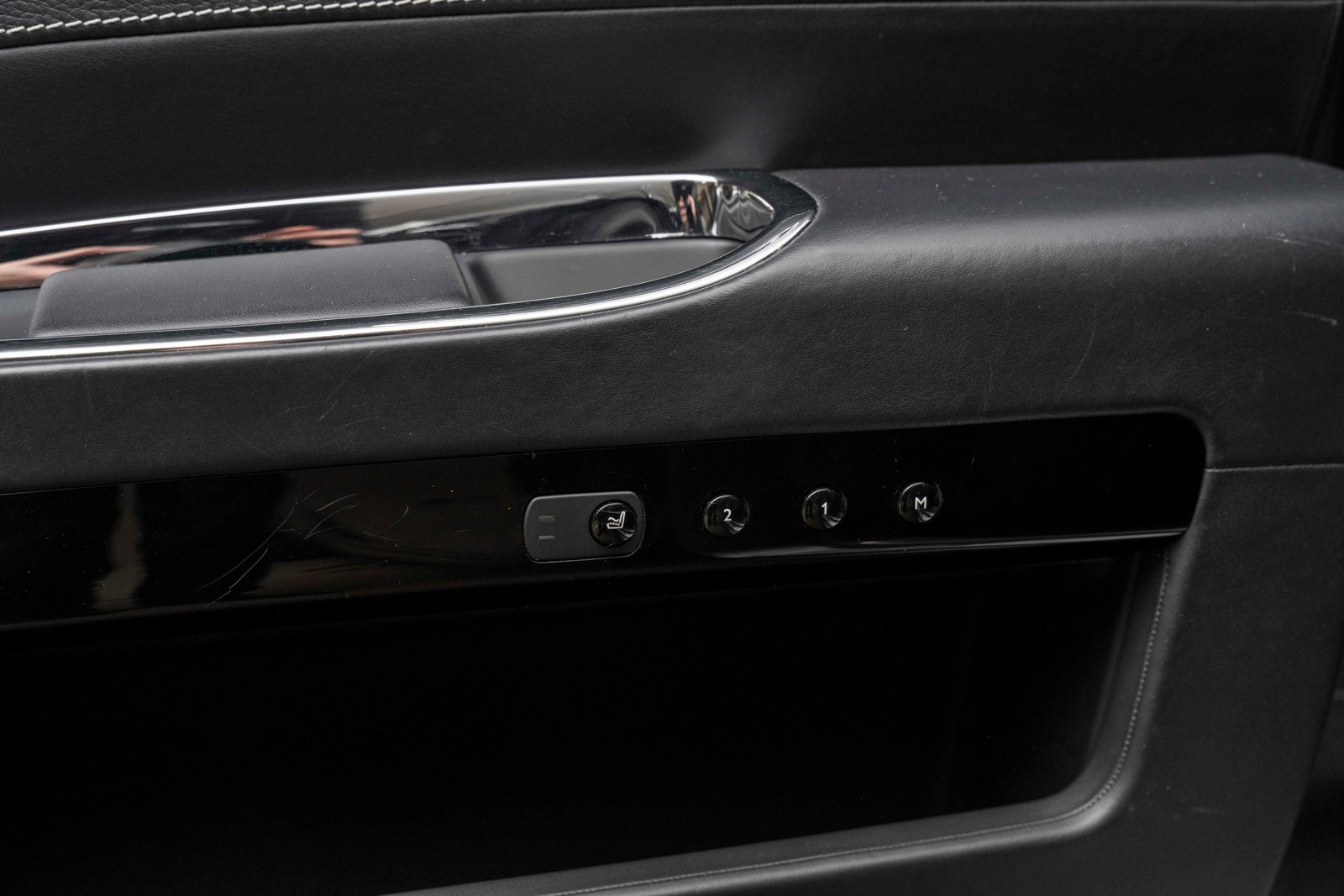Rolls-Royce Ghost 6.6 V12 Automatisk, 8-trinn, 570hk, 2012