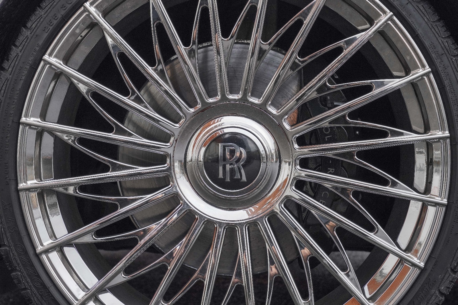 Rolls-Royce Ghost 6.6 V12 Automatisk, 8-trinn, 570hk, 2012