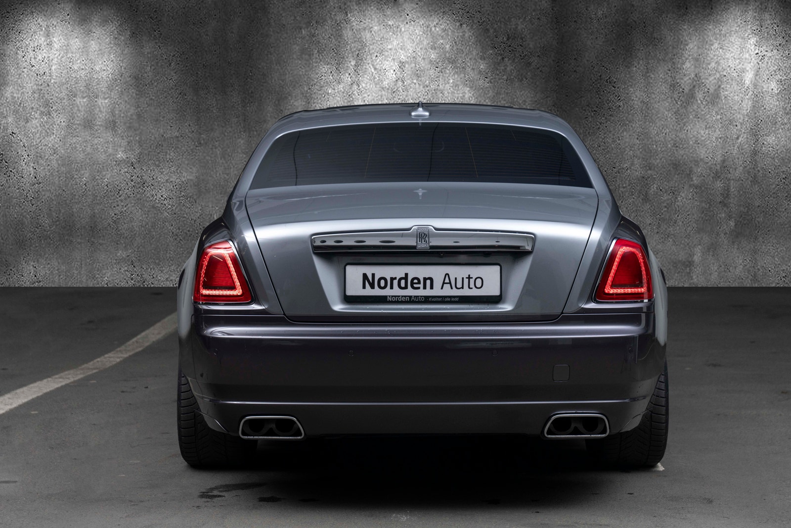 Rolls-Royce Ghost 6.6 V12 Automatisk, 8-trinn, 570hk, 2012