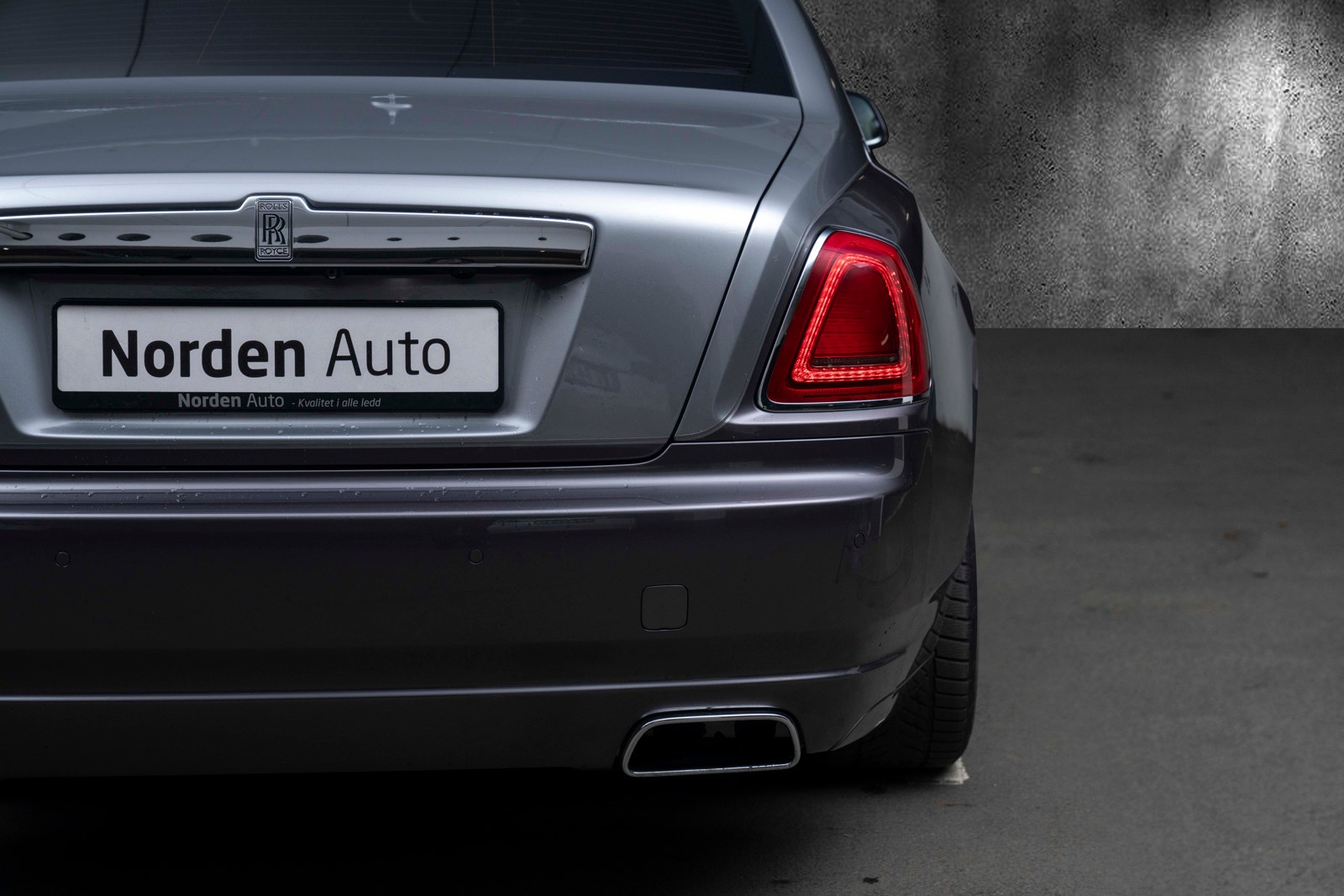 Rolls-Royce Ghost 6.6 V12 Automatisk, 8-trinn, 570hk, 2012