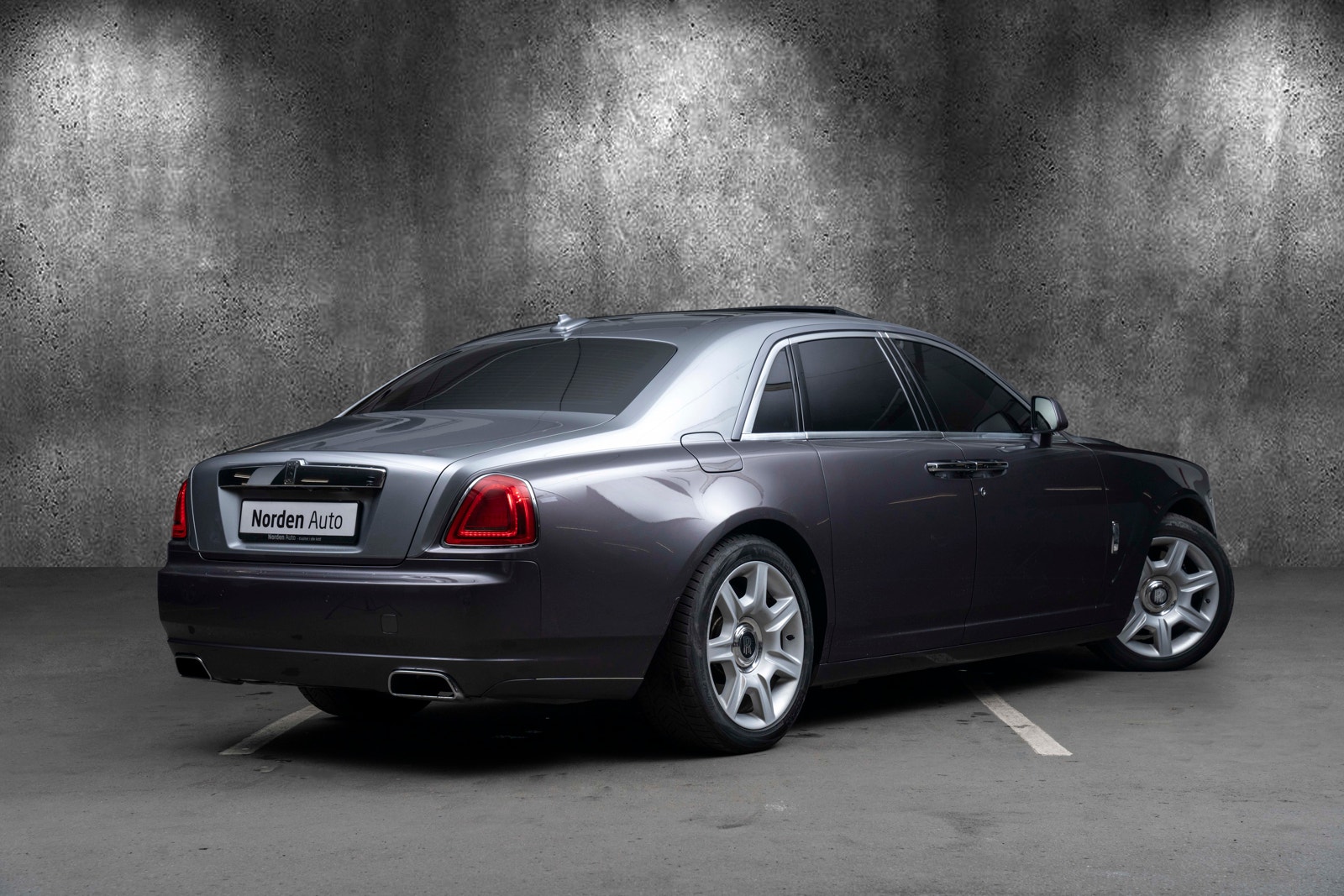 Rolls-Royce Ghost 6.6 V12 Automatisk, 8-trinn, 570hk, 2012