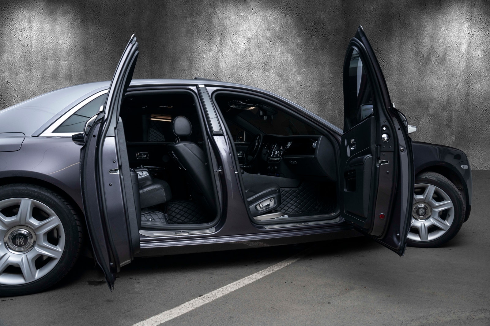 Rolls-Royce Ghost 6.6 V12 Automatisk, 8-trinn, 570hk, 2012