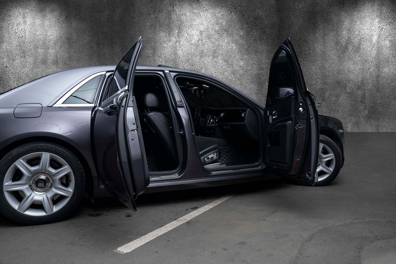 Rolls-Royce Ghost 6.6 V12 Automatisk, 8-trinn, 570hk, 2012