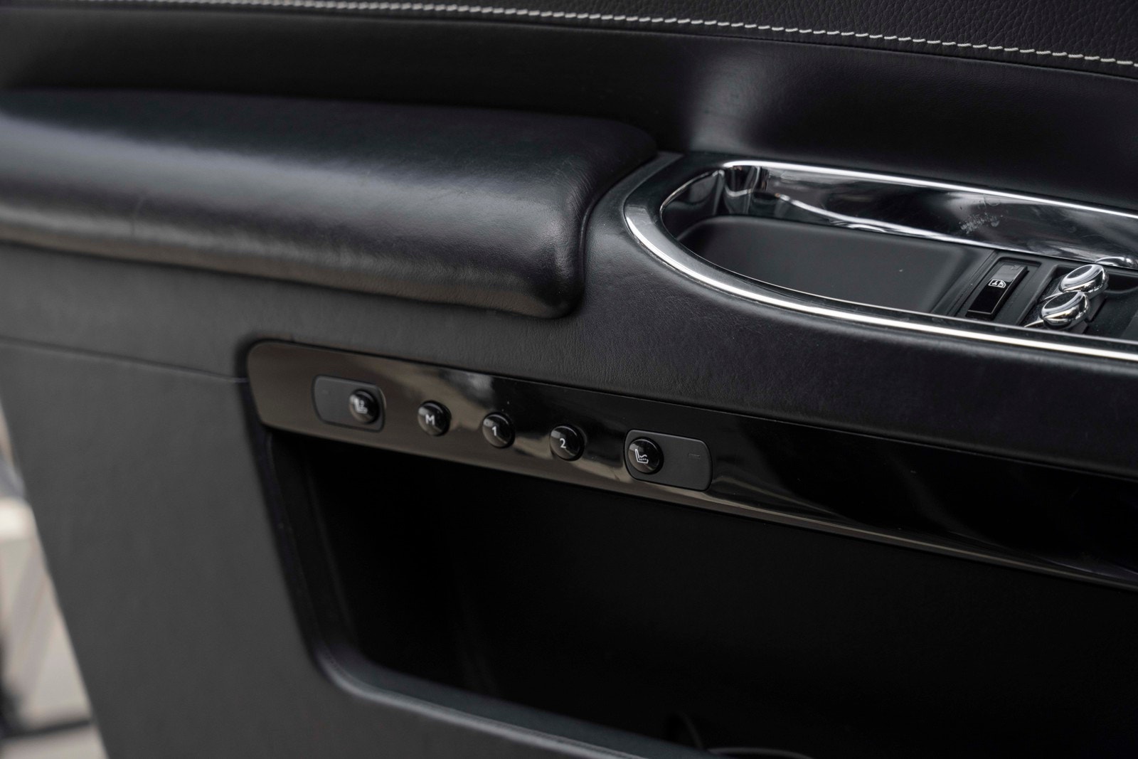 Rolls-Royce Ghost 6.6 V12 Automatisk, 8-trinn, 570hk, 2012