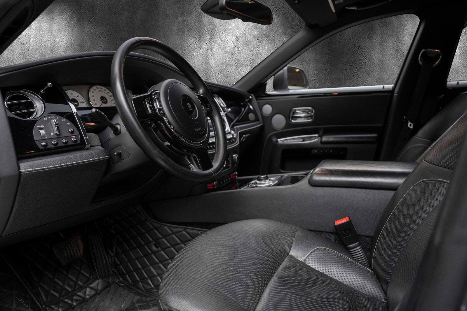 Rolls-Royce Ghost 6.6 V12 Automatisk, 8-trinn, 570hk, 2012