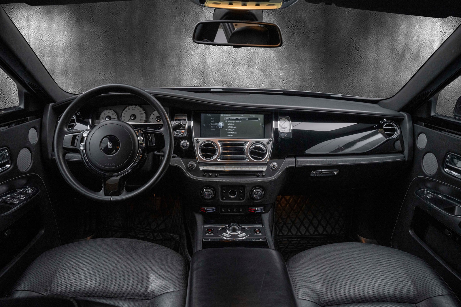 Rolls-Royce Ghost 6.6 V12 Automatisk, 8-trinn, 570hk, 2012