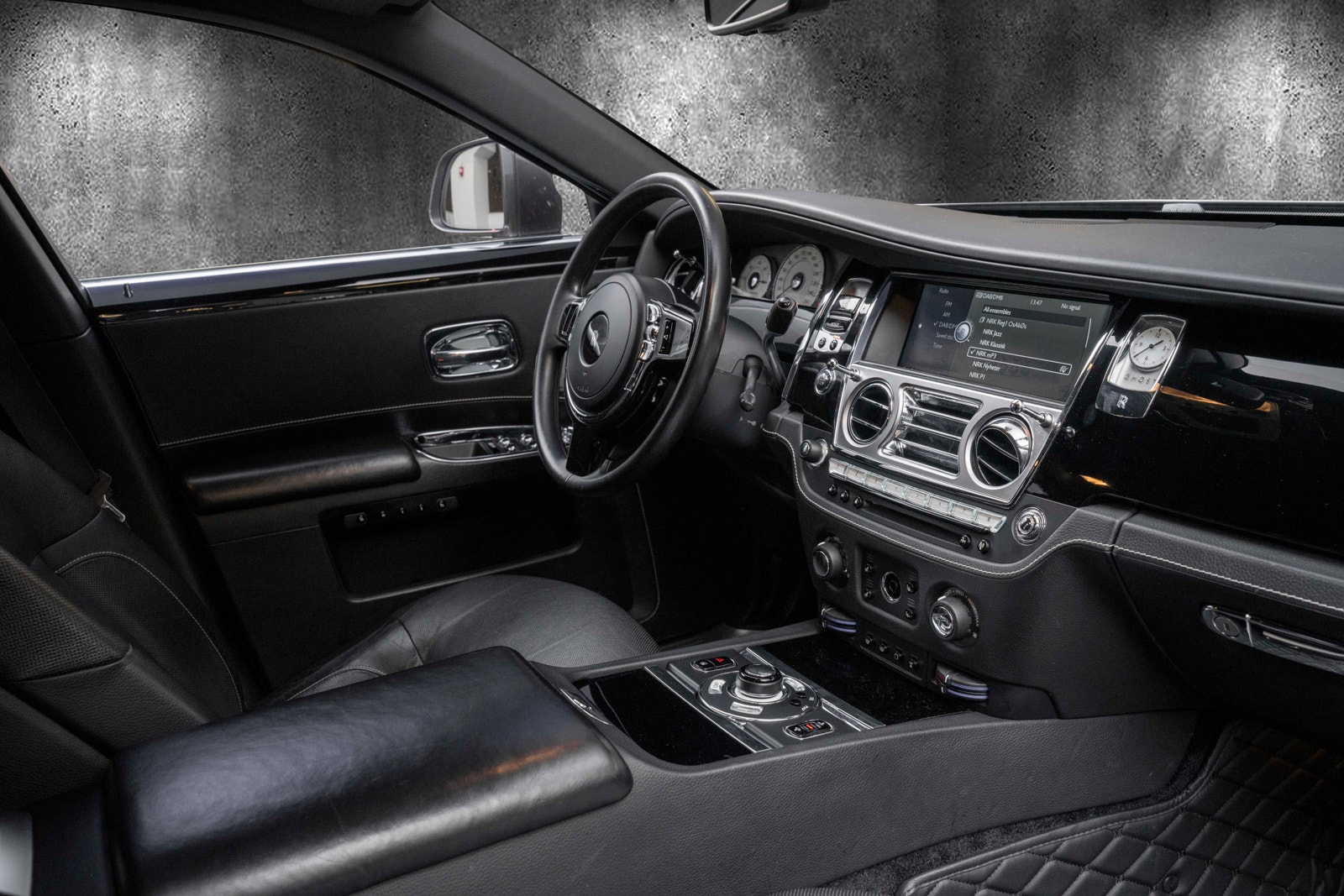 Rolls-Royce Ghost 6.6 V12 Automatisk, 8-trinn, 570hk, 2012