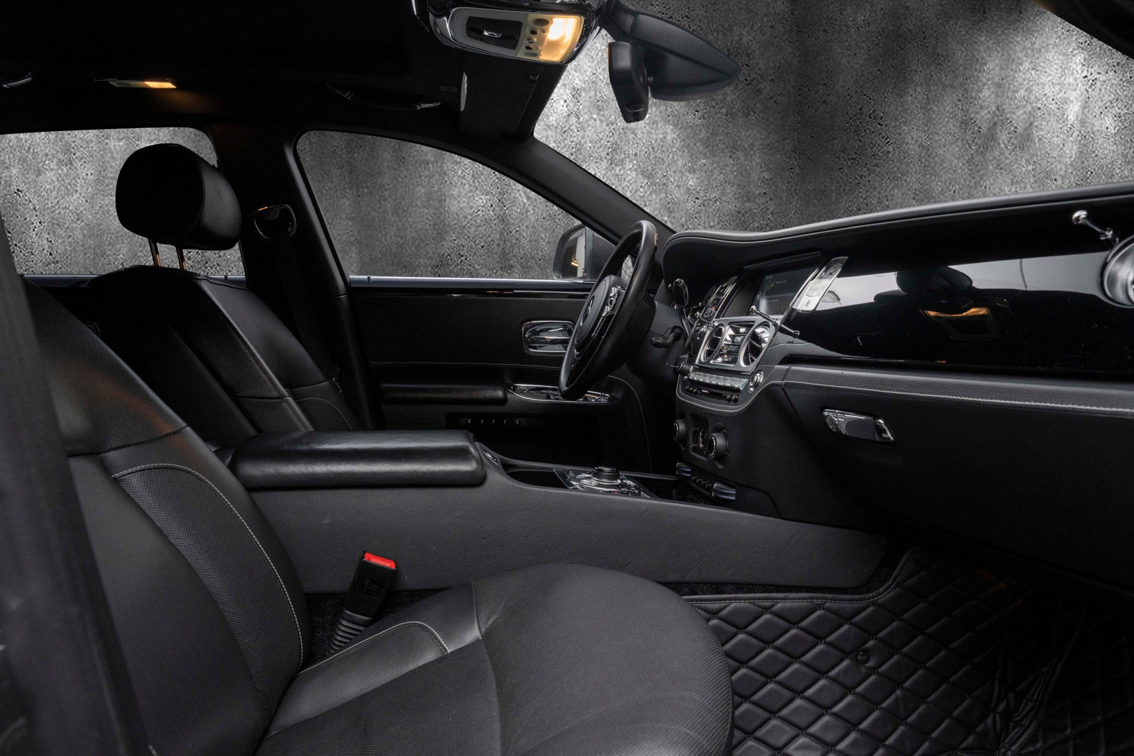 Rolls-Royce Ghost 6.6 V12 Automatisk, 8-trinn, 570hk, 2012