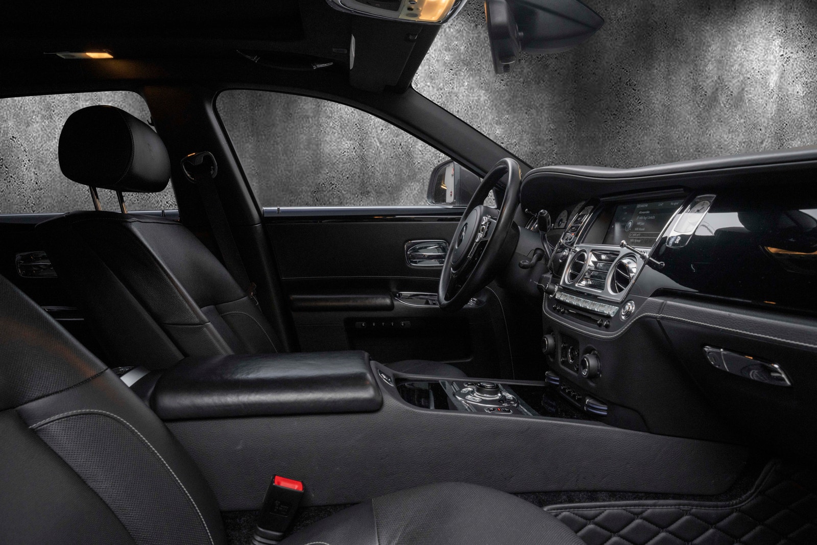 Rolls-Royce Ghost 6.6 V12 Automatisk, 8-trinn, 570hk, 2012