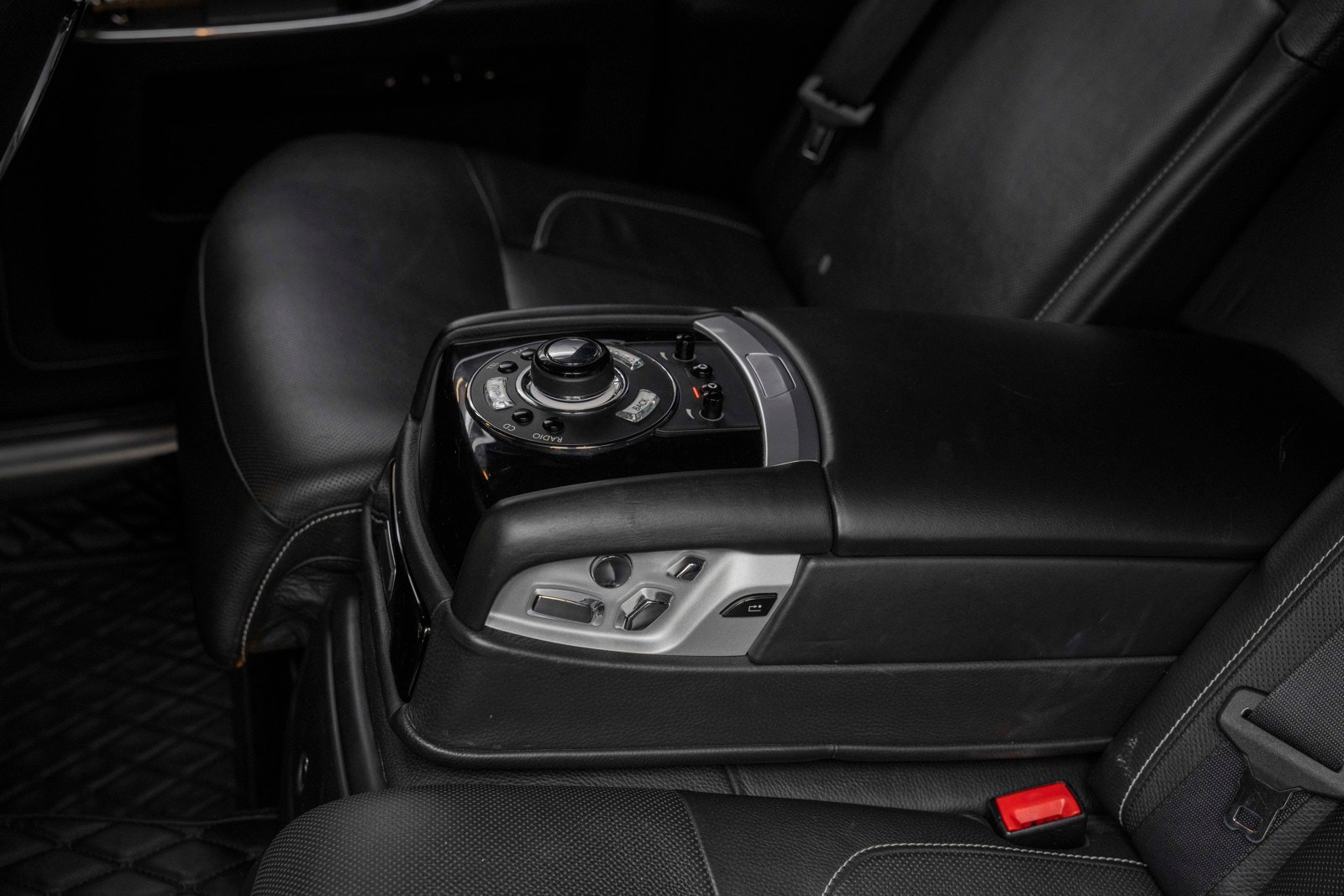 Rolls-Royce Ghost 6.6 V12 Automatisk, 8-trinn, 570hk, 2012
