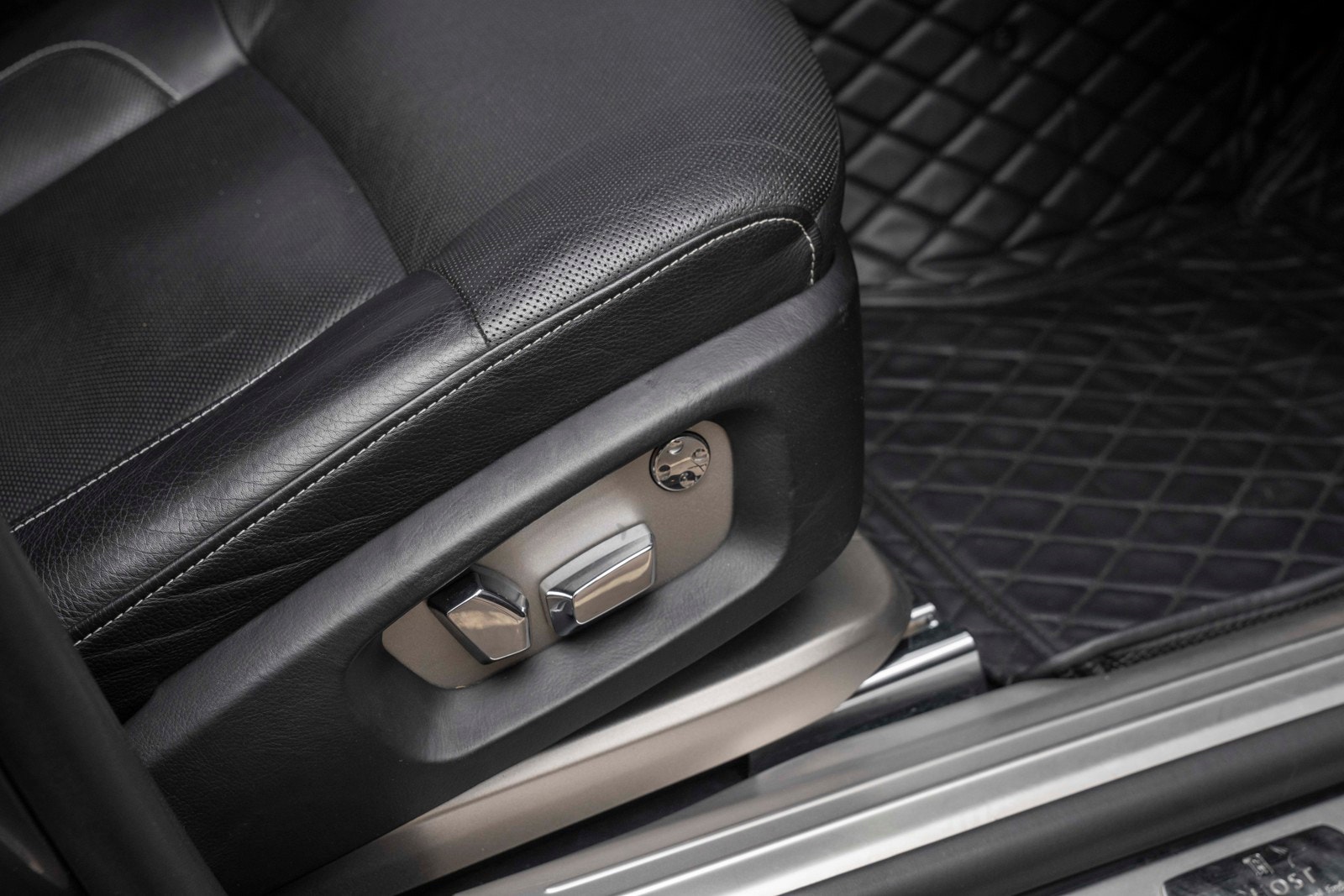 Rolls-Royce Ghost 6.6 V12 Automatisk, 8-trinn, 570hk, 2012