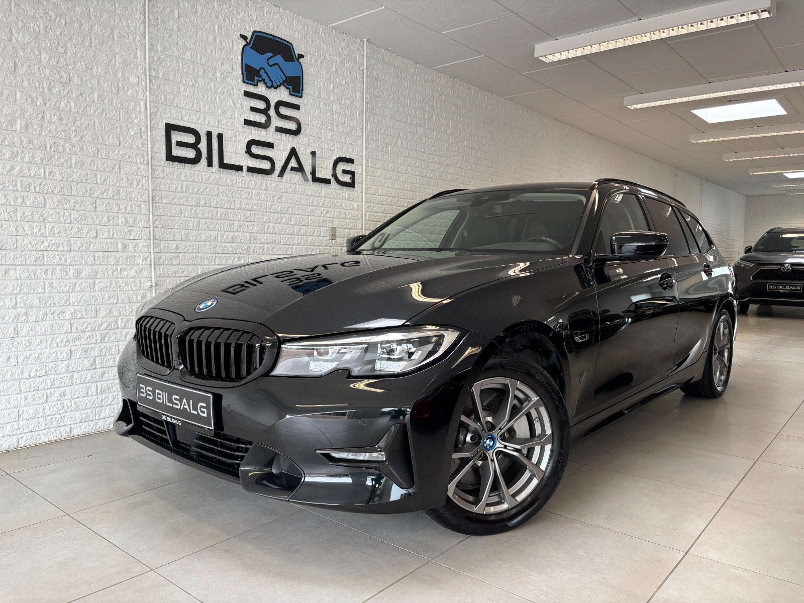 BMW 330e Touring Steptronic, 8-trinn, 292hk, 2022