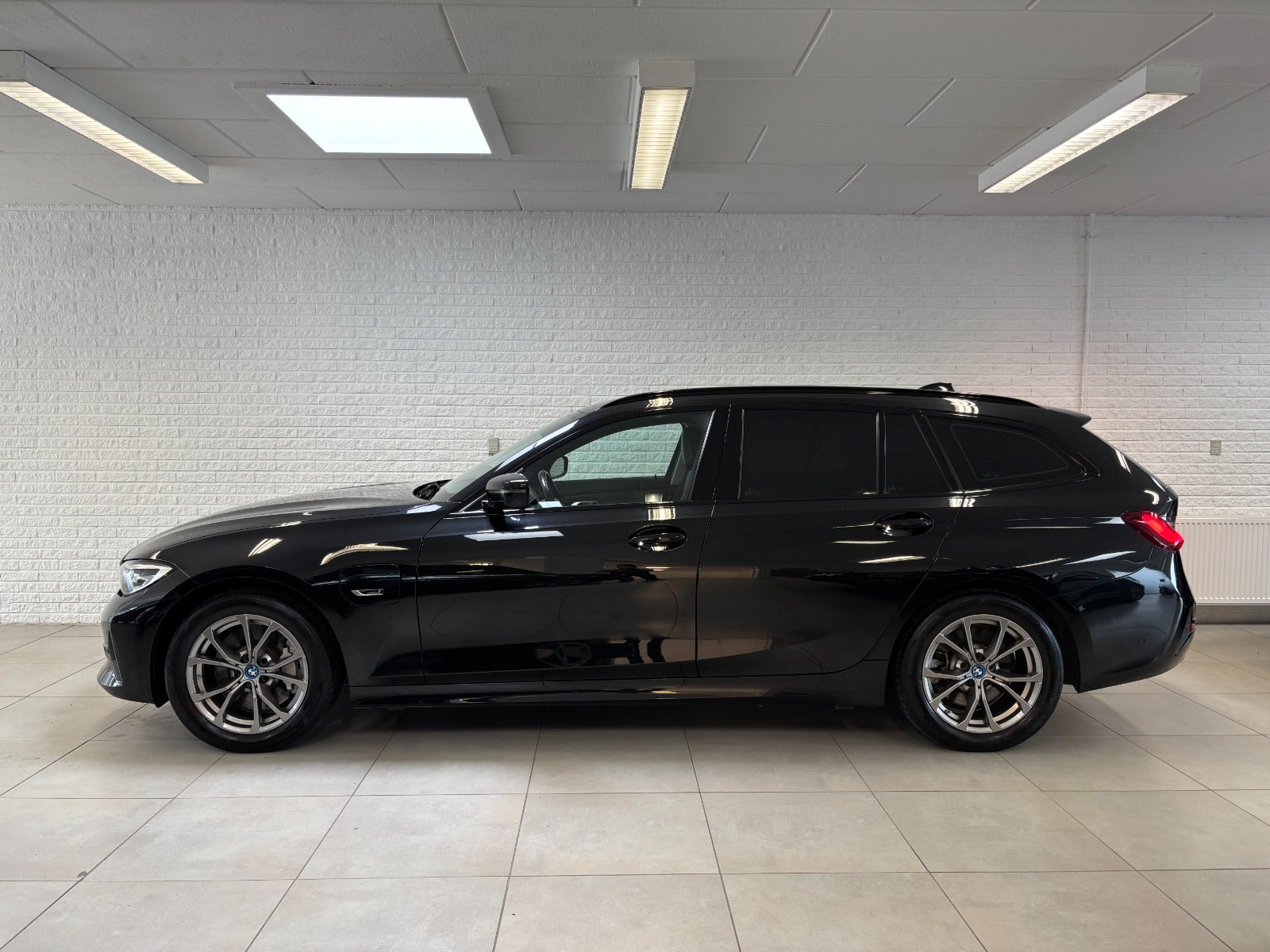 BMW 330e Touring Steptronic, 8-trinn, 292hk, 2022