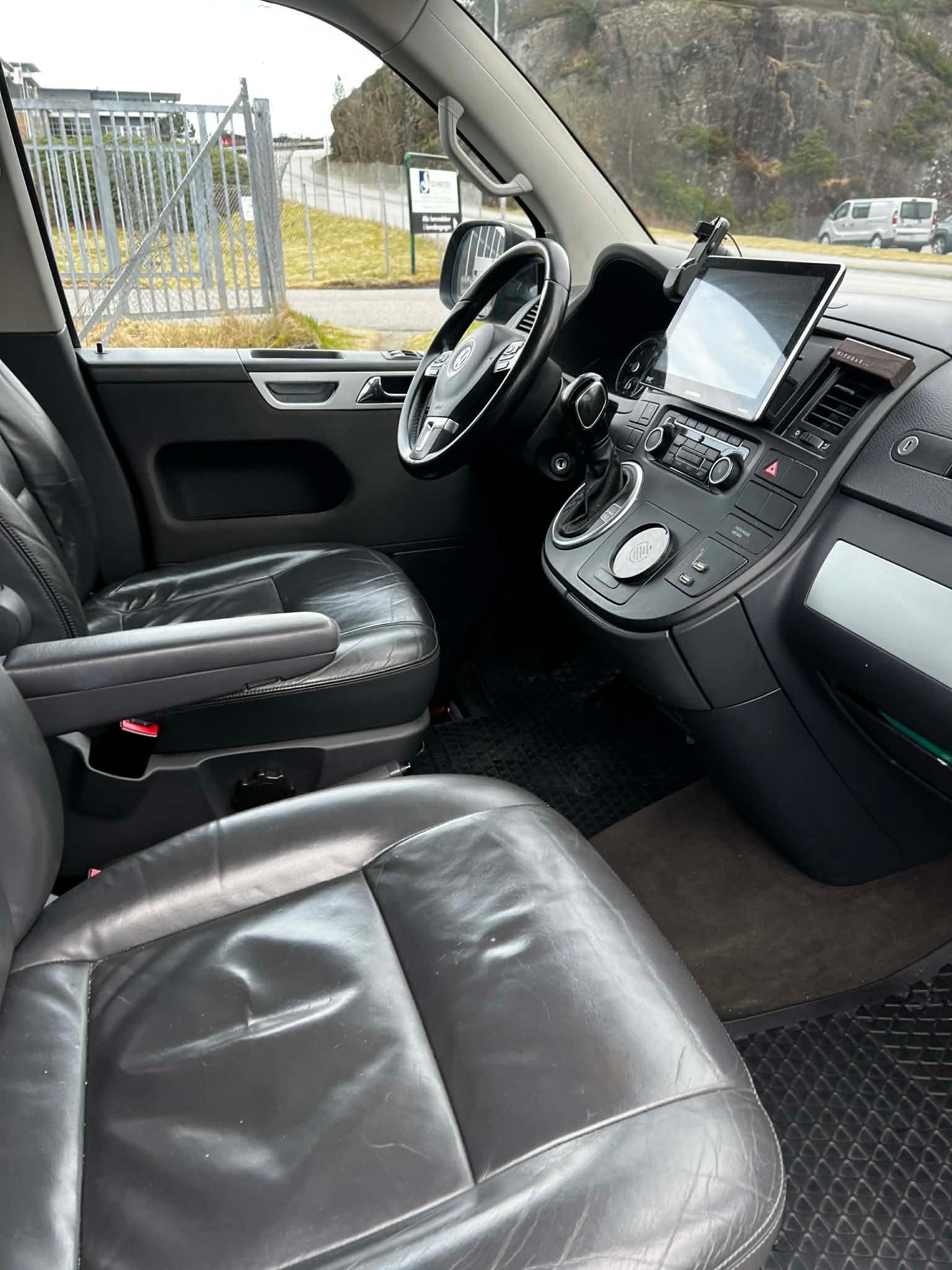 Volkswagen Multivan 2.0 TDI BMT DSG Sequential, 7-trins, 180ps, 2011