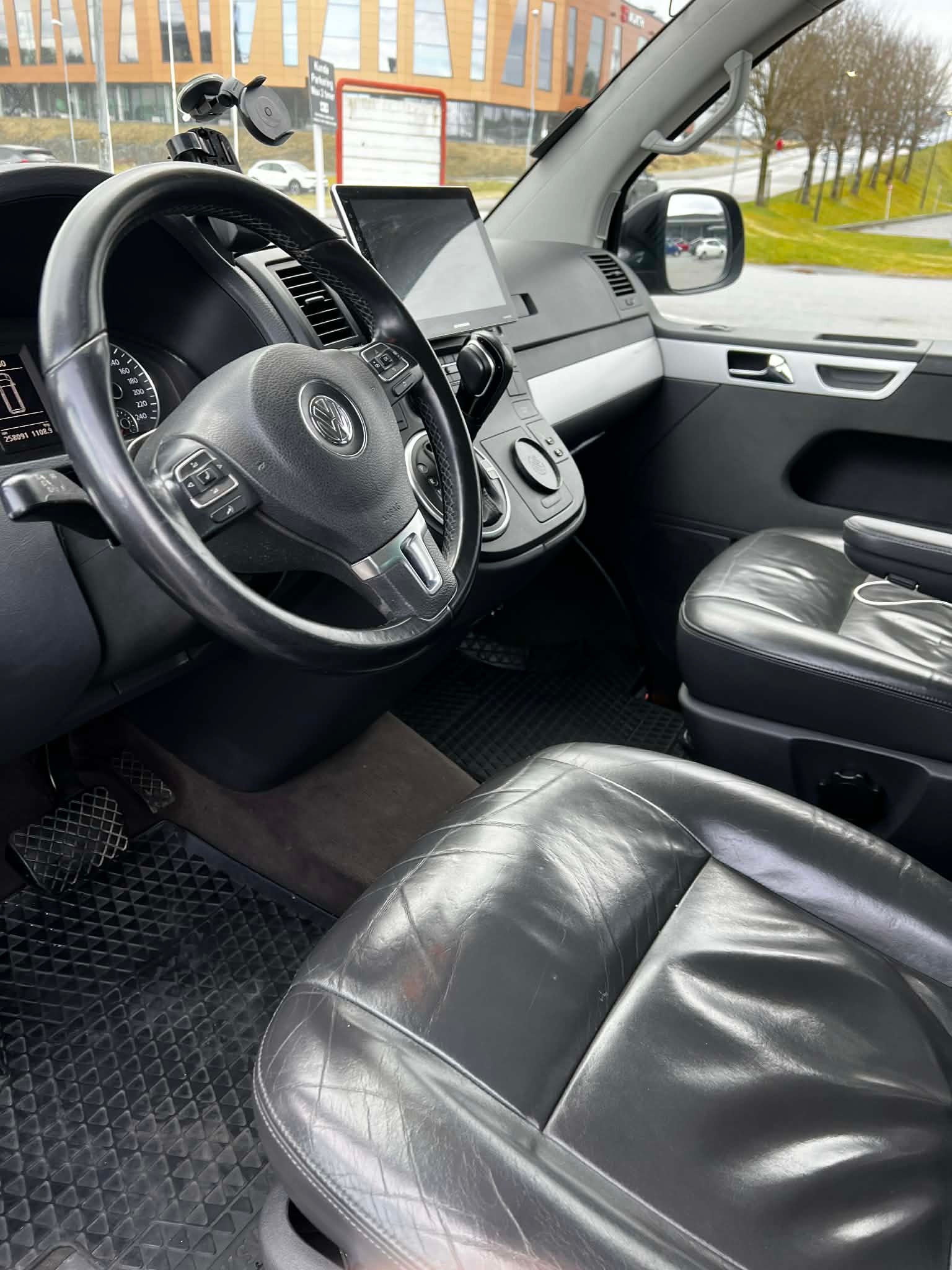 Volkswagen Multivan 2.0 TDI BMT DSG Sequential, 7-trins, 180ps, 2011