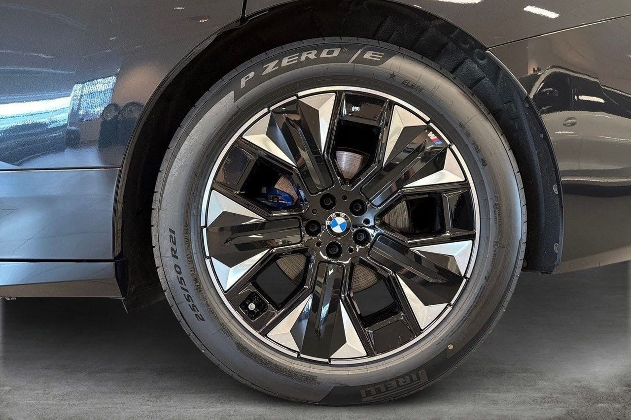 BMW iX xDrive60, 544hk, 2026