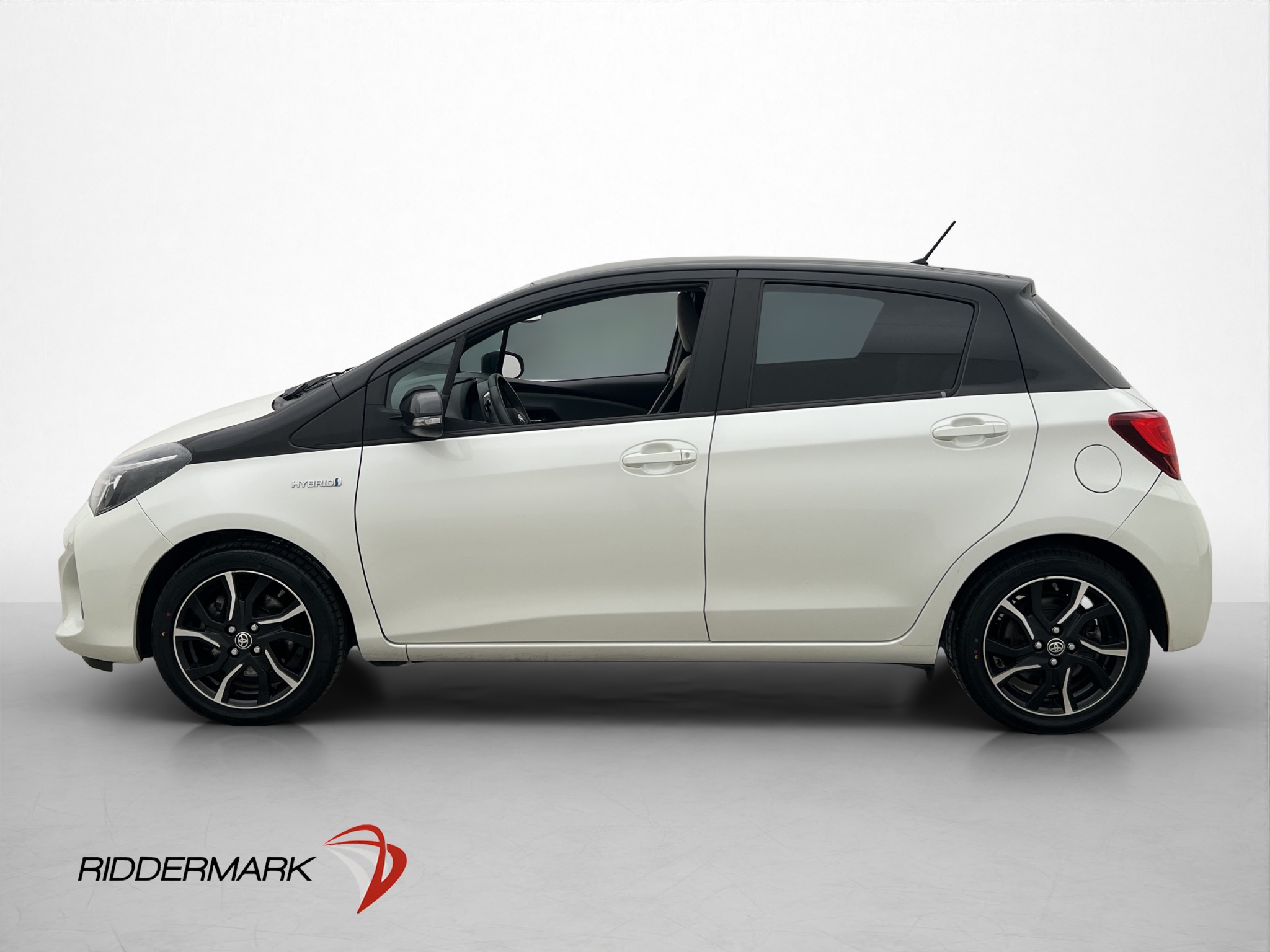 Toyota Yaris Hybrid e-CVT, 101hp, 2016