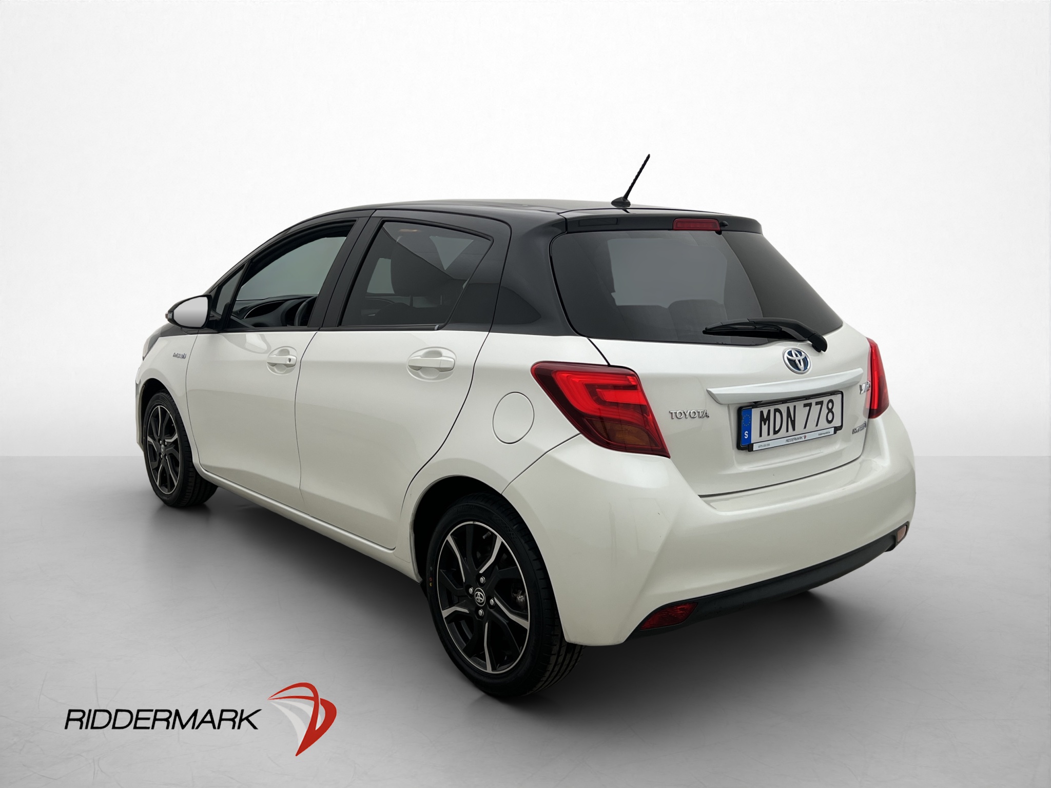 Toyota Yaris Hybrid e-CVT, 101hp, 2016