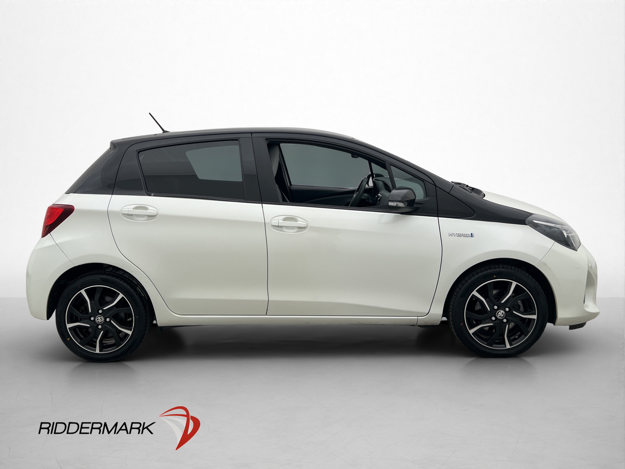 Toyota Yaris Hybrid e-CVT, 101hp, 2016