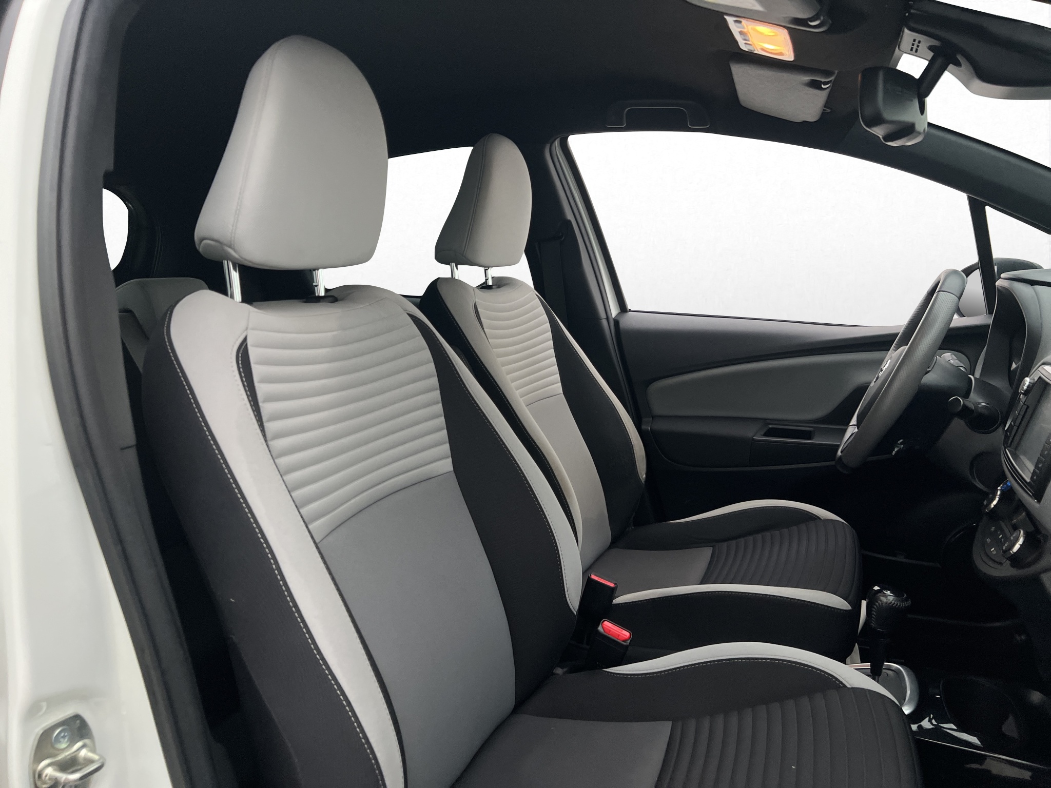 Toyota Yaris Hybrid e-CVT, 101hp, 2016