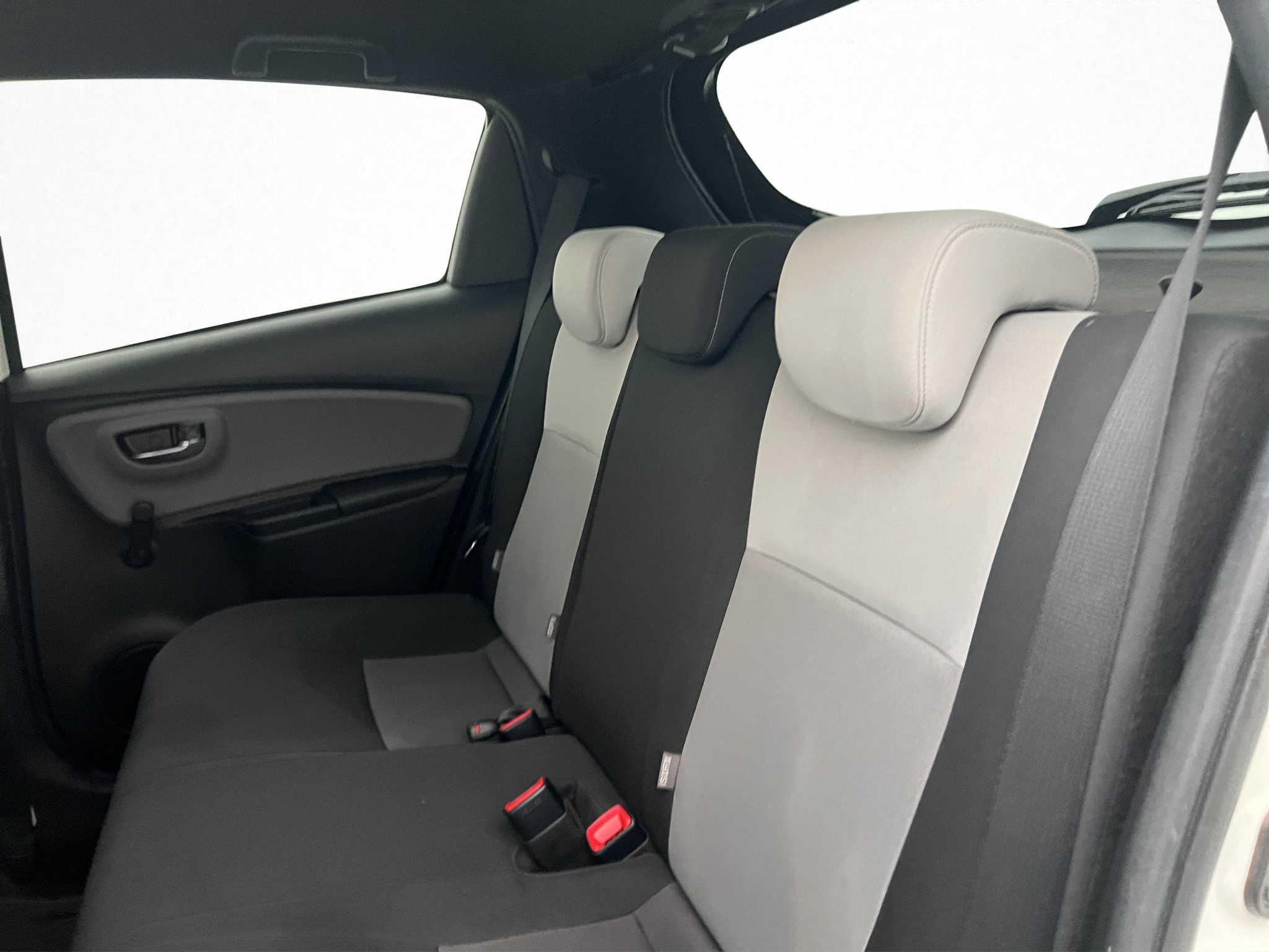 Toyota Yaris Hybrid e-CVT, 101hp, 2016