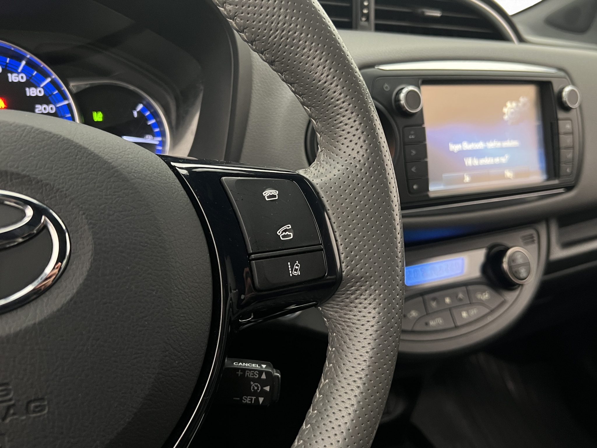 Toyota Yaris Hybrid e-CVT, 101hp, 2016
