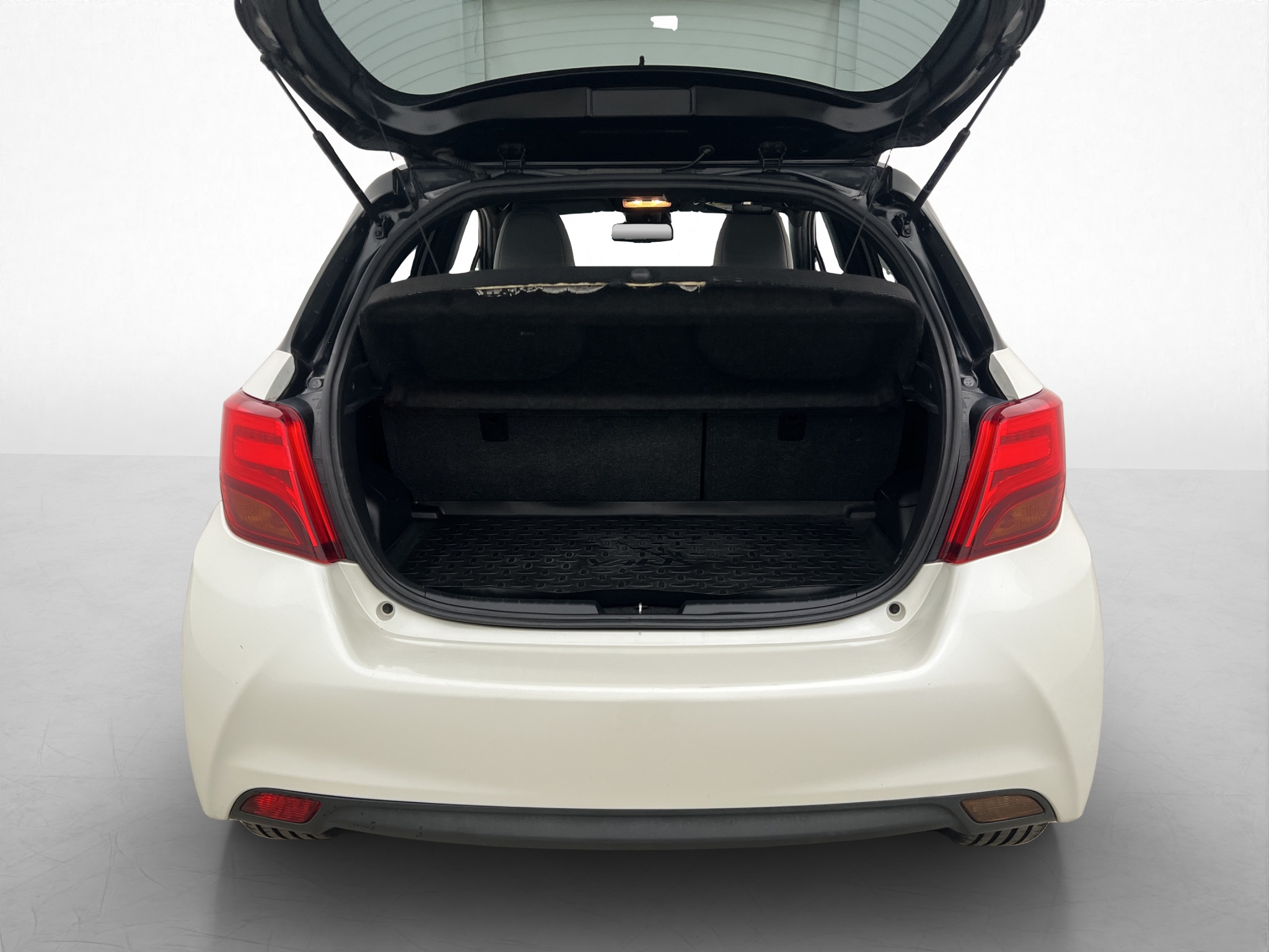 Toyota Yaris Hybrid e-CVT, 101hp, 2016