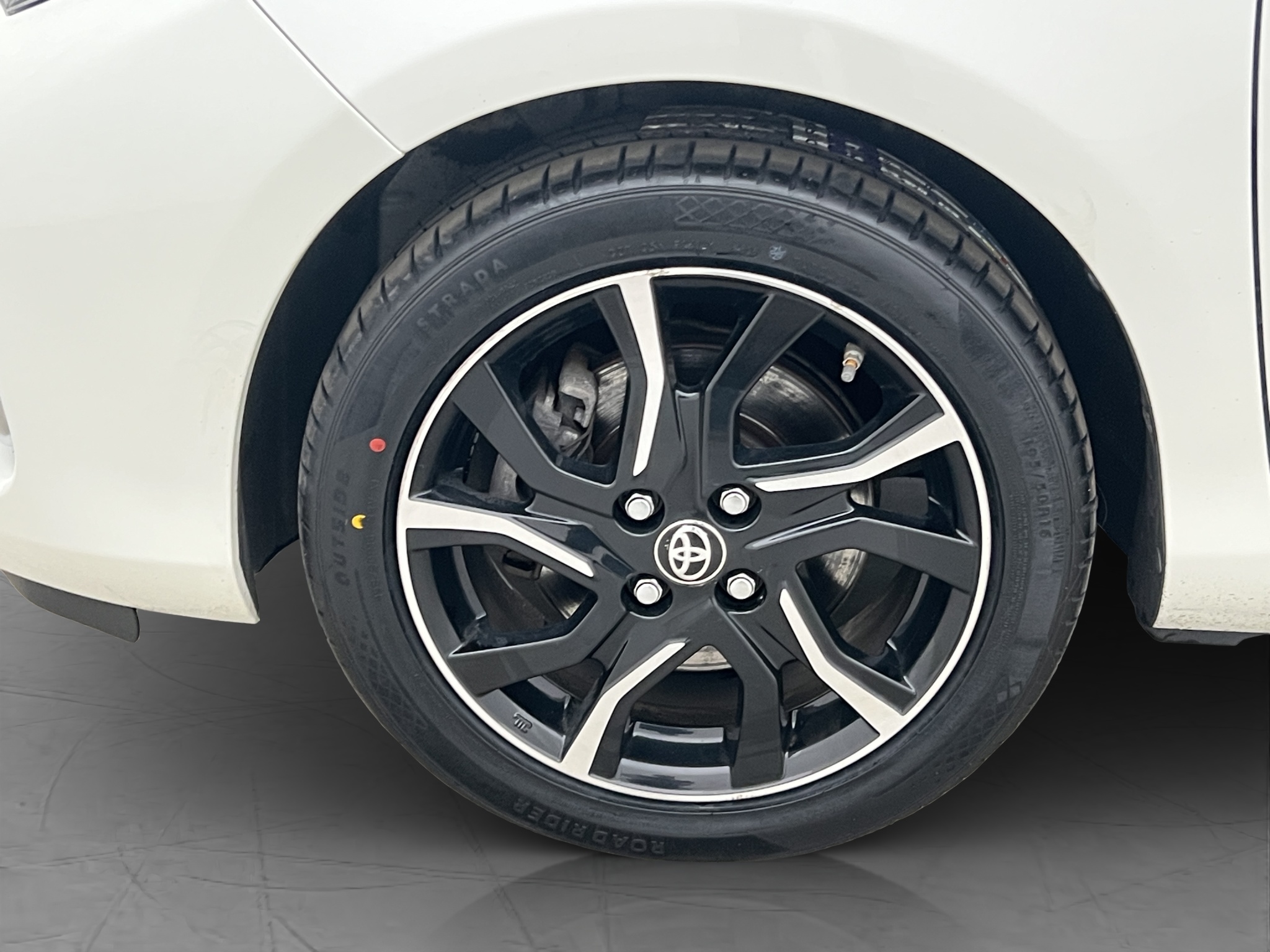 Toyota Yaris Hybrid e-CVT, 101hp, 2016