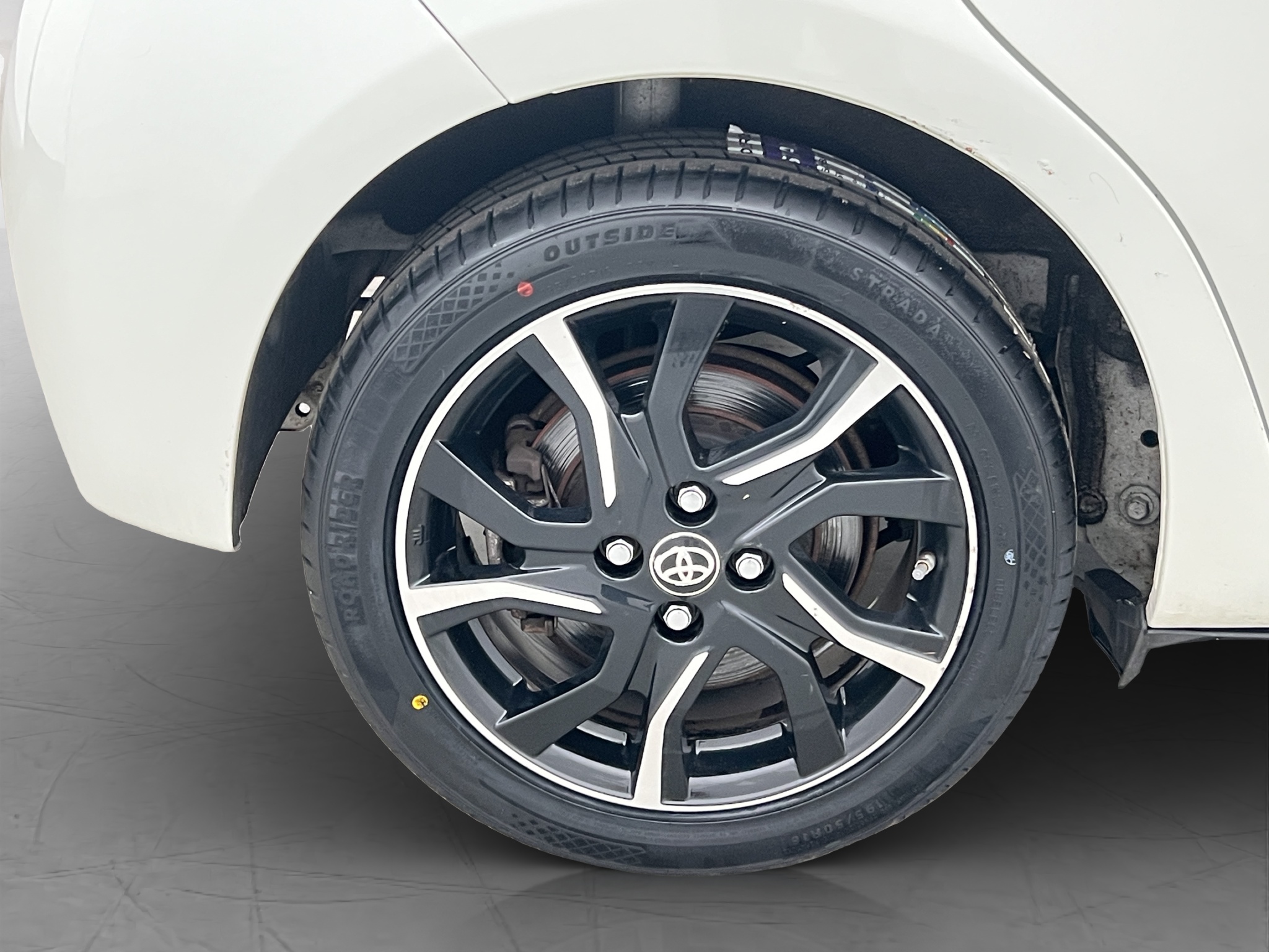 Toyota Yaris Hybrid e-CVT, 101hp, 2016