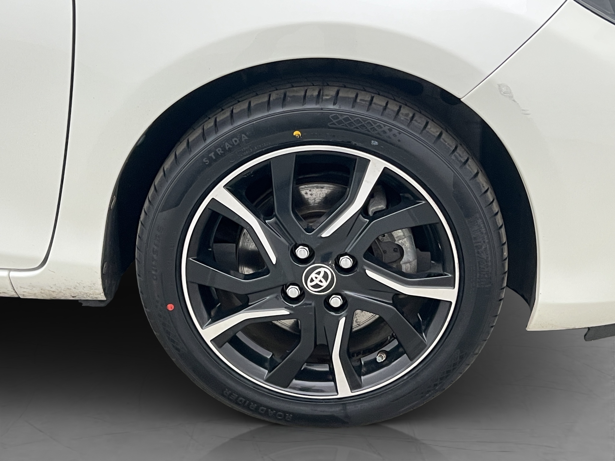 Toyota Yaris Hybrid e-CVT, 101hp, 2016