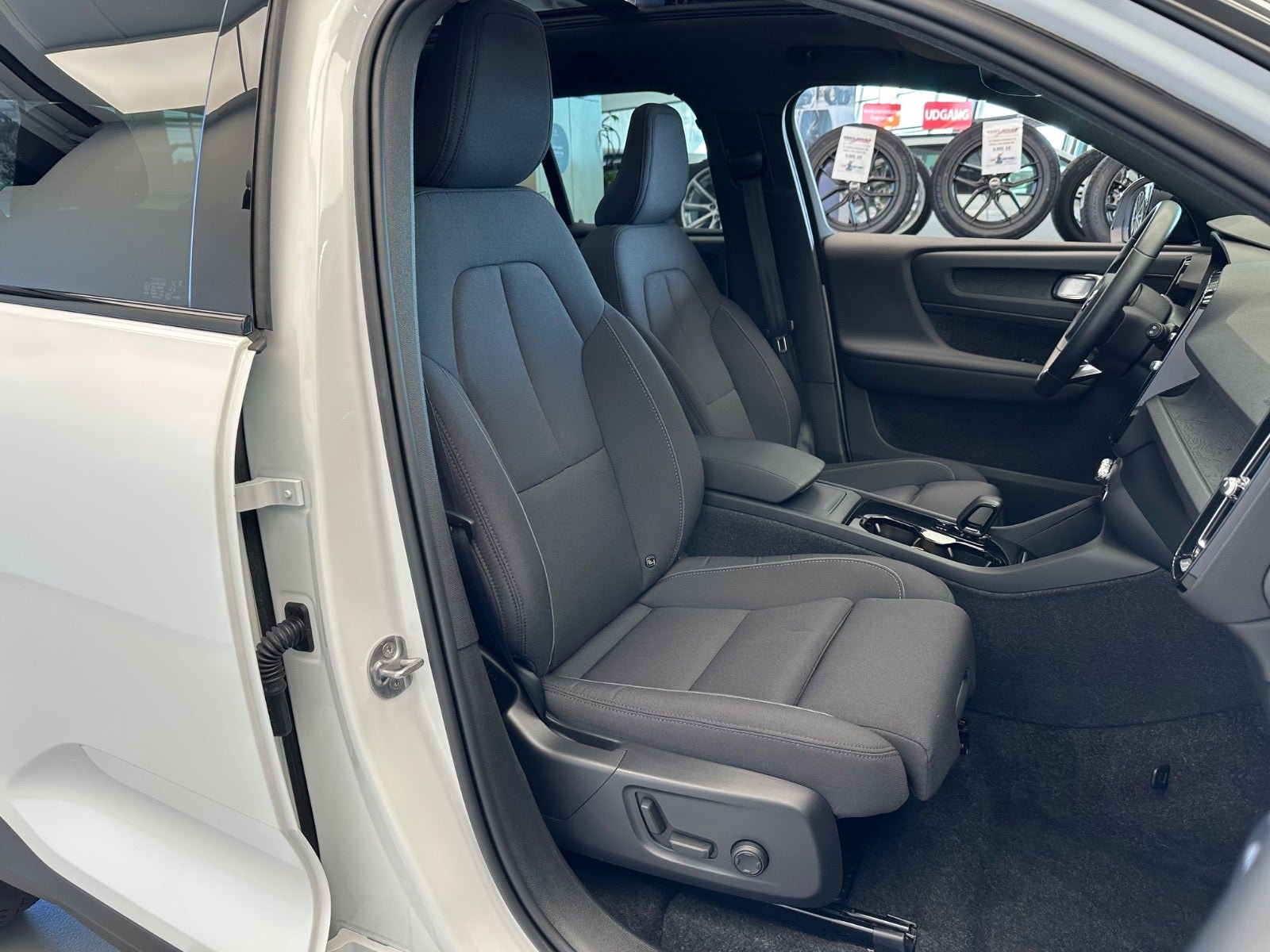 Volvo XC40 Recharge Twin, 408ps, 2023