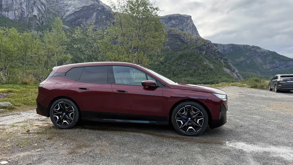 BMW iX xDrive40, 326hp, 2022