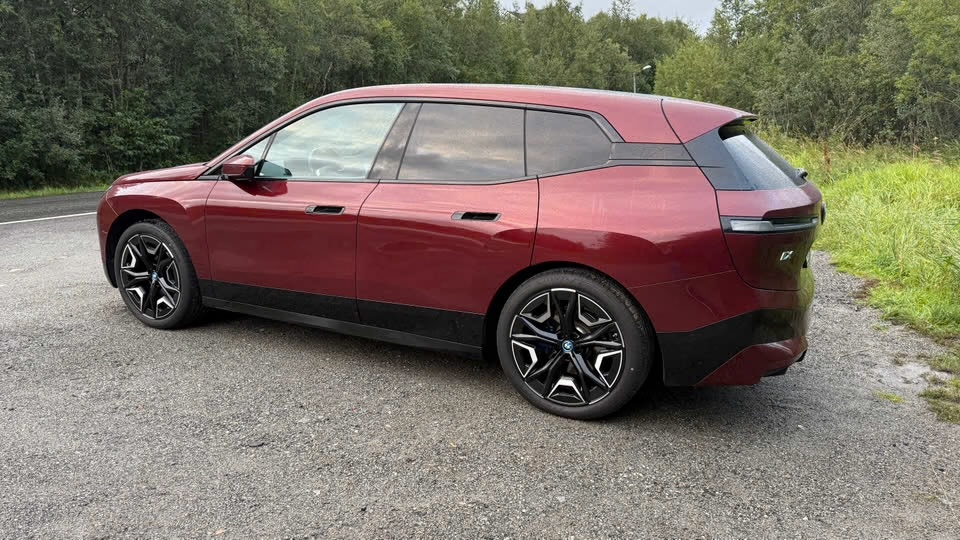 BMW iX xDrive40, 326hp, 2022