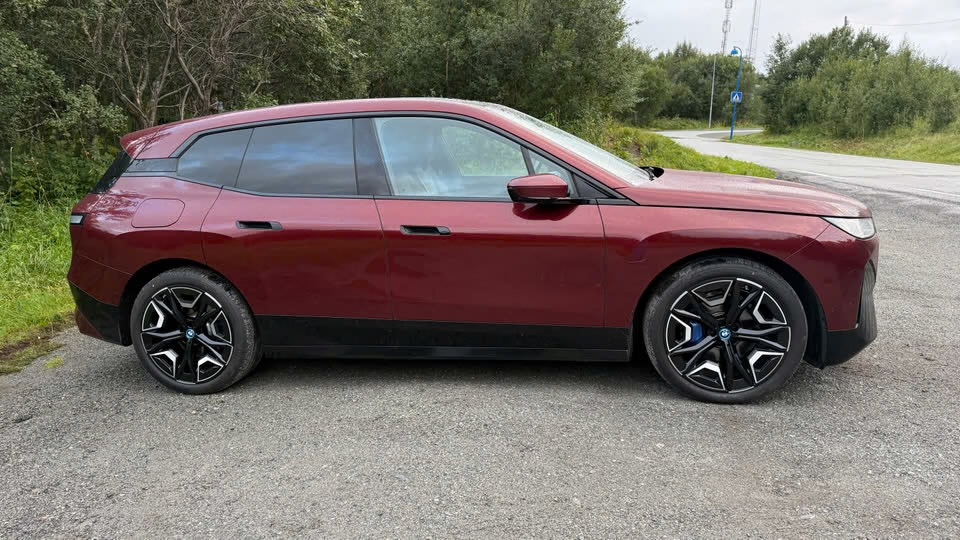 BMW iX xDrive40, 326hp, 2022
