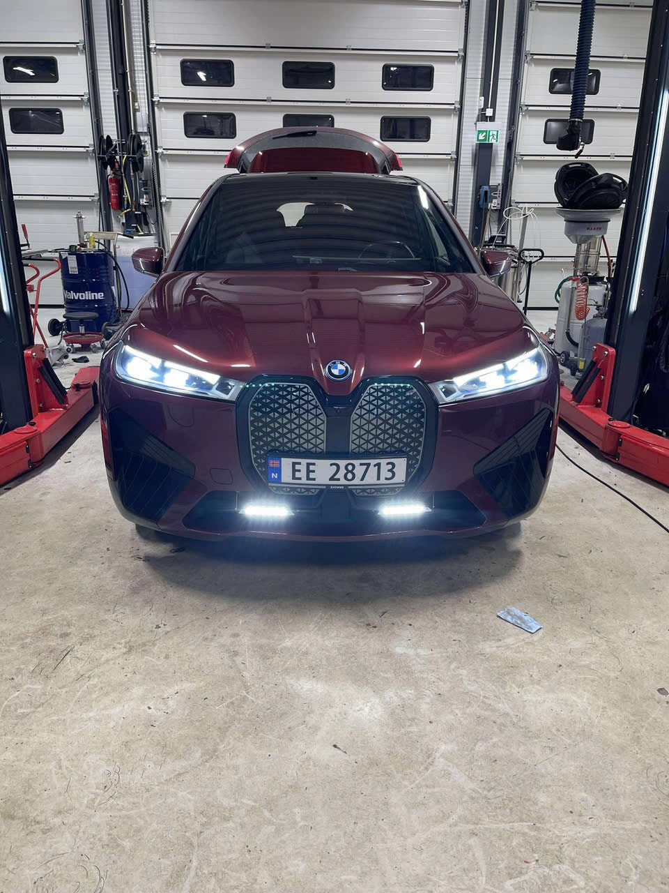 BMW iX xDrive40, 326hp, 2022