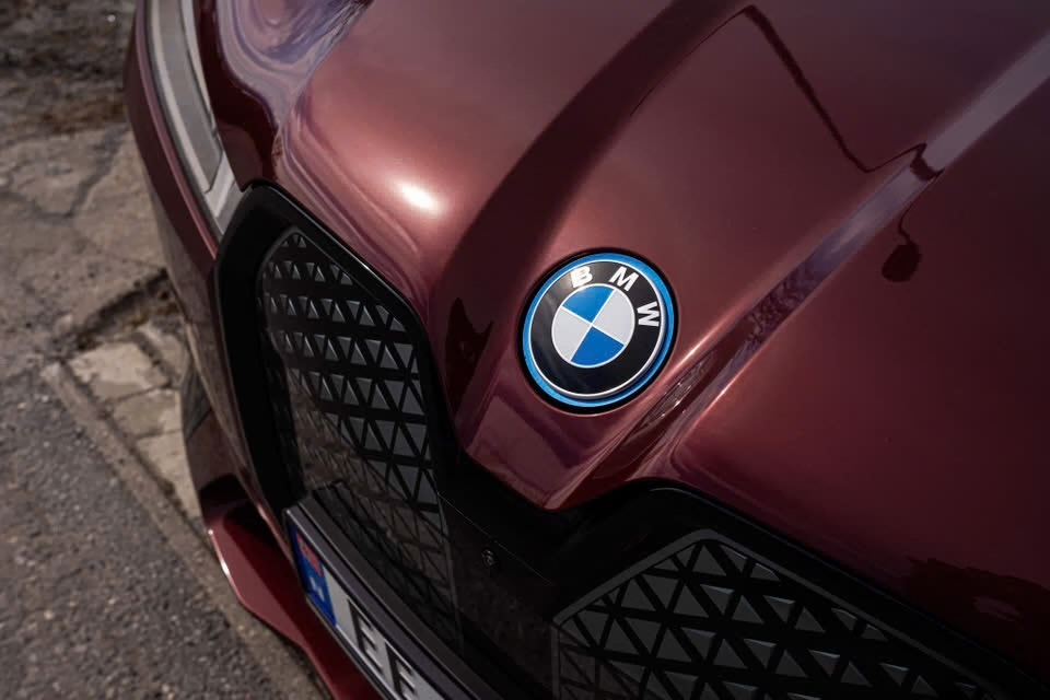 BMW iX xDrive40, 326hp, 2022