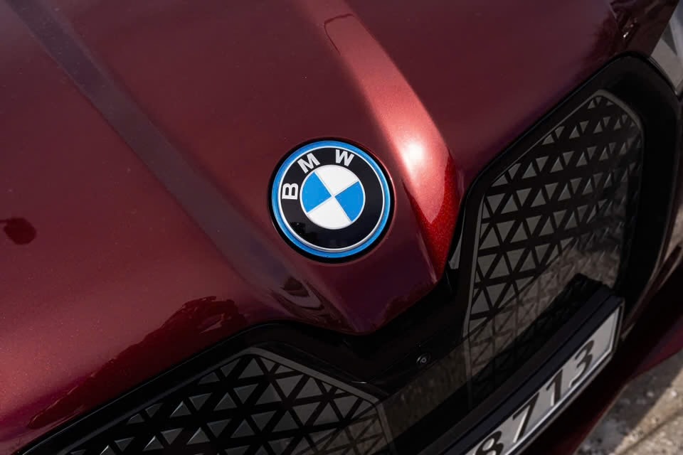 BMW iX xDrive40, 326hp, 2022
