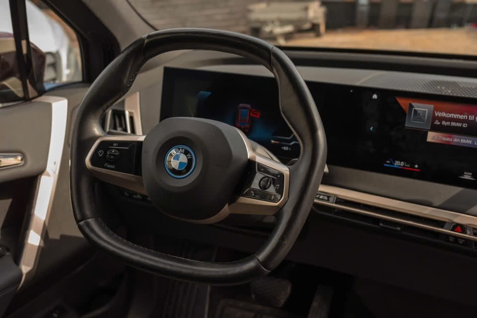 BMW iX xDrive40, 326hp, 2022