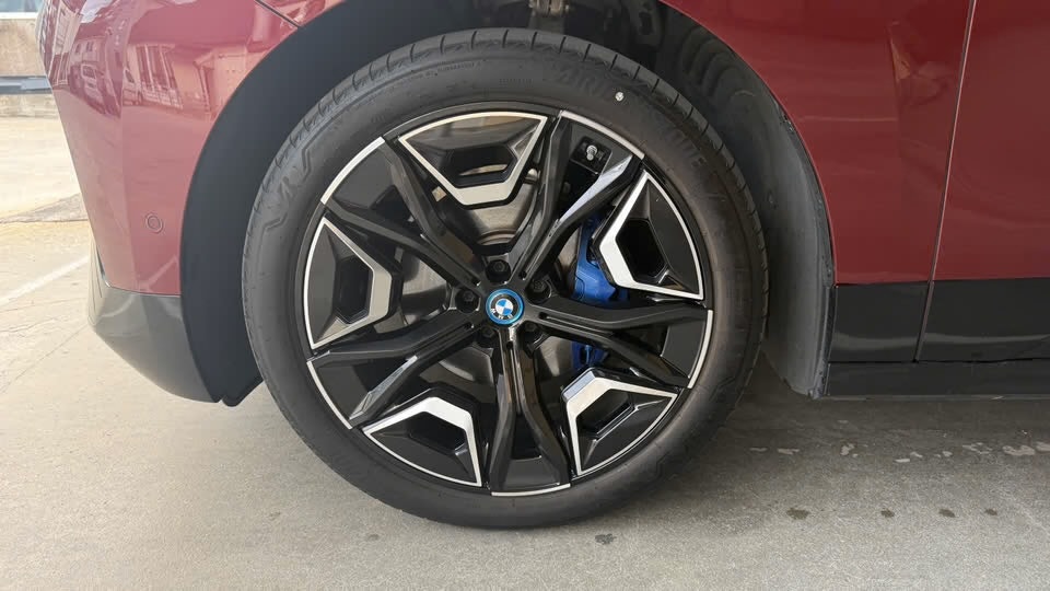 BMW iX xDrive40, 326hp, 2022