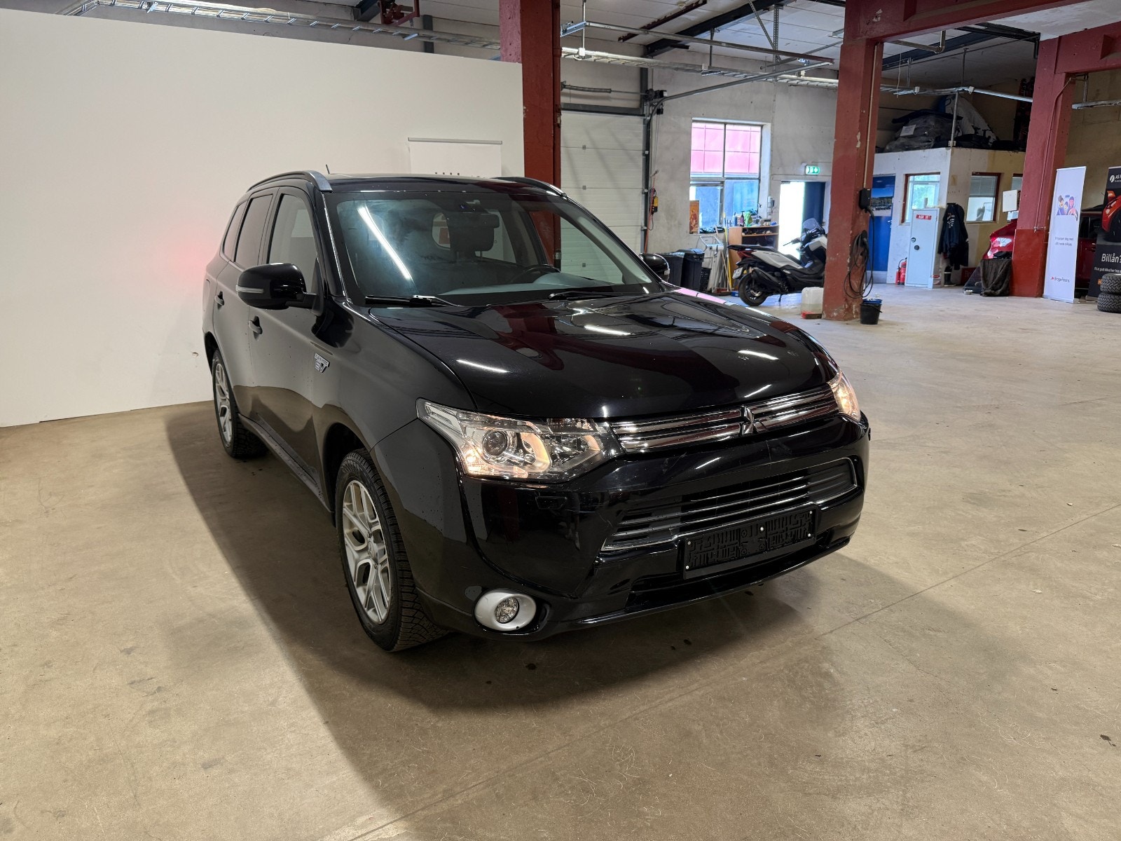 Mitsubishi Outlander PHEV CVT, 203hp, 2014