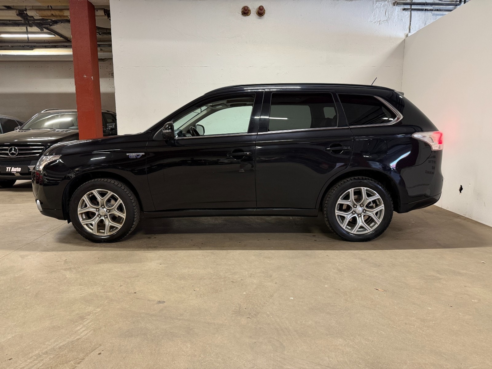 Mitsubishi Outlander PHEV CVT, 203hp, 2014