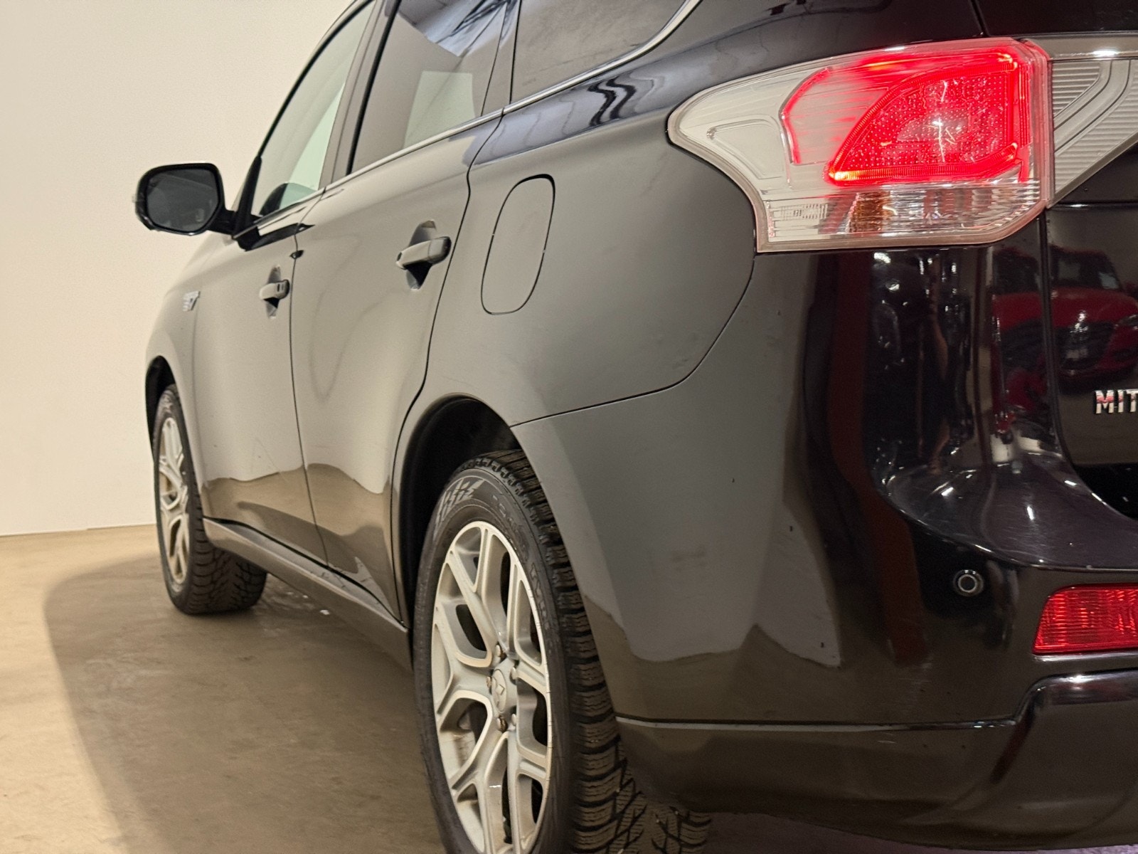 Mitsubishi Outlander PHEV CVT, 203hp, 2014