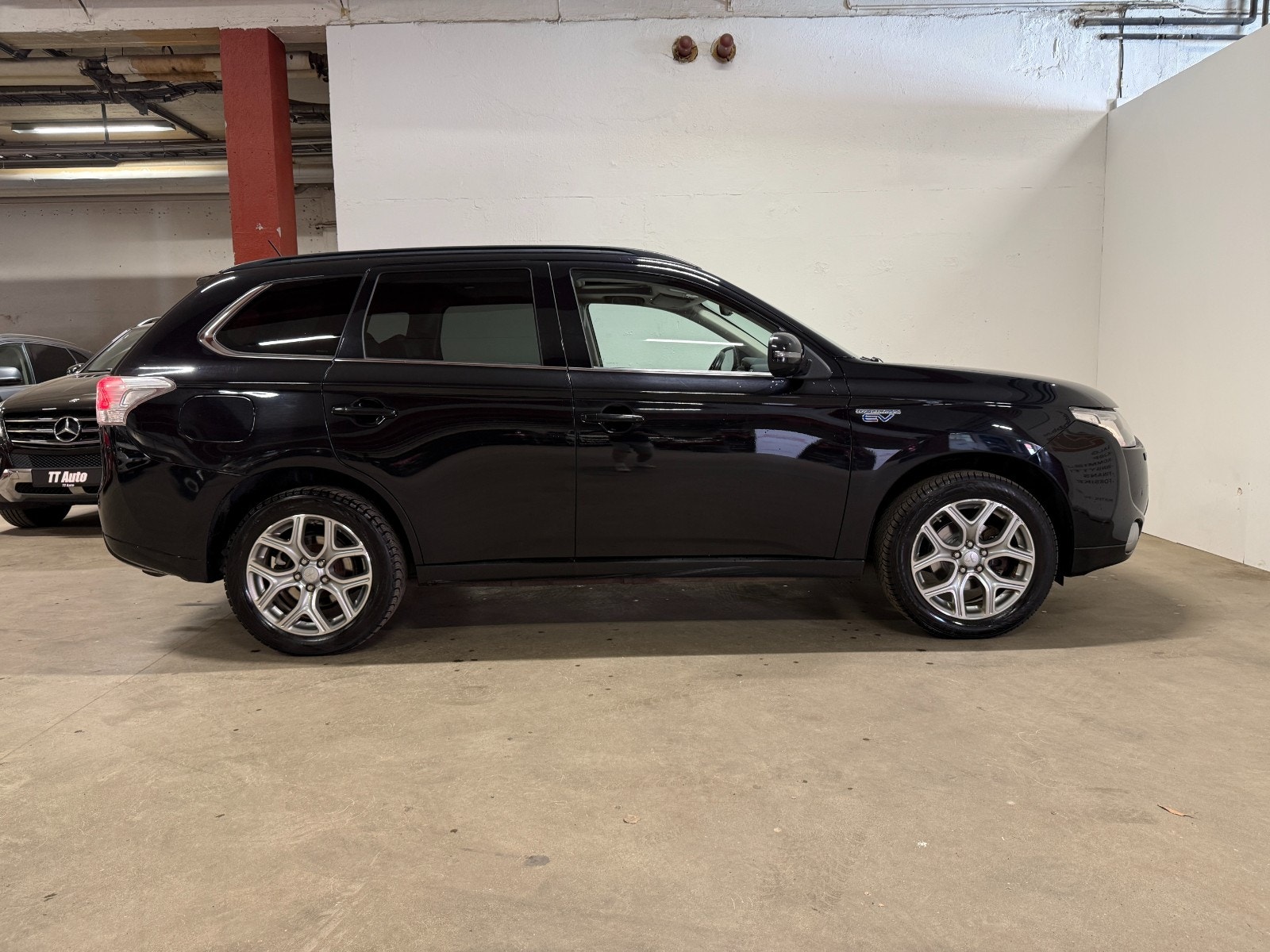 Mitsubishi Outlander PHEV CVT, 203hp, 2014